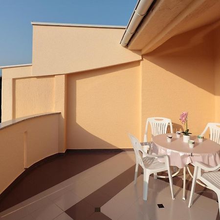 City Pool Apartments Novalja Exterior photo