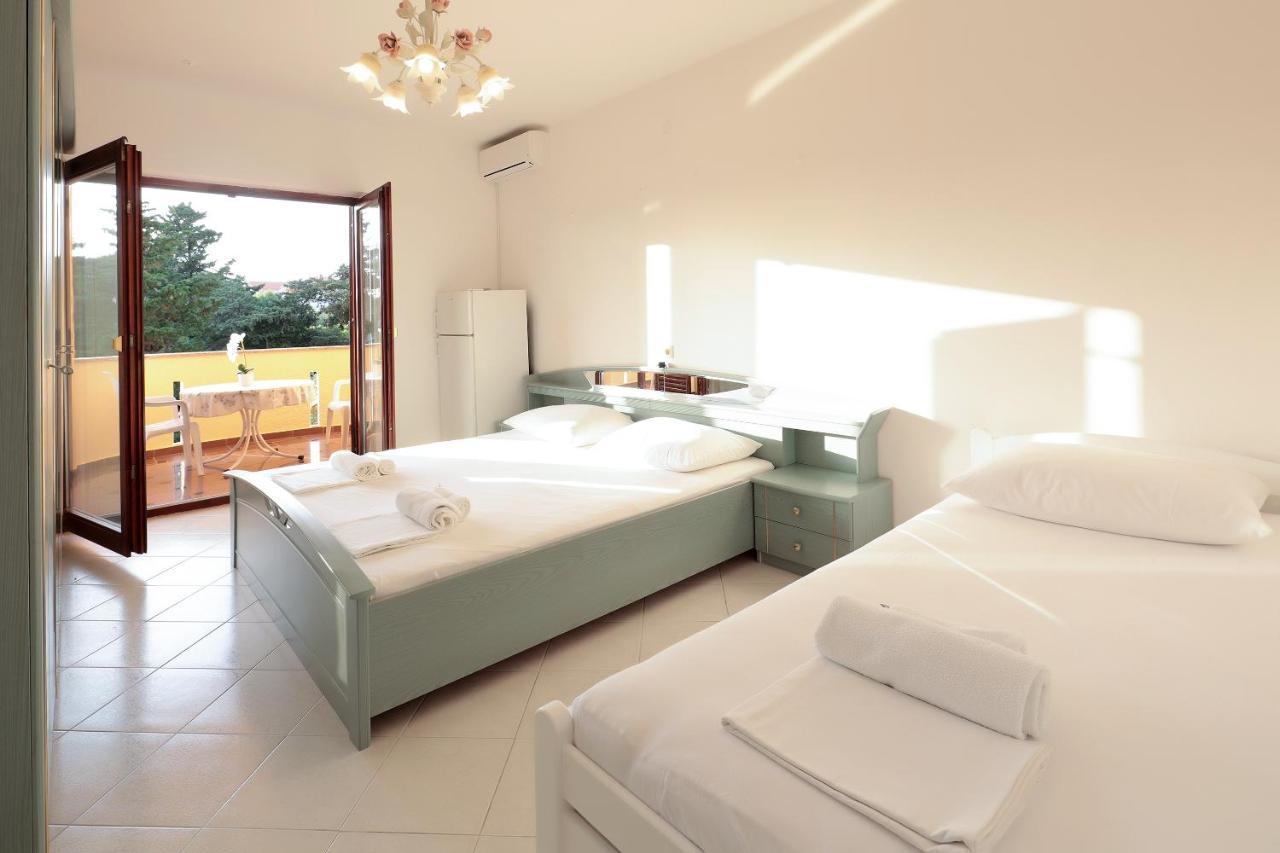 City Pool Apartments Novalja Exterior photo