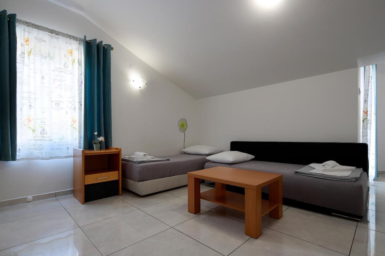 City Pool Apartments Novalja Exterior photo