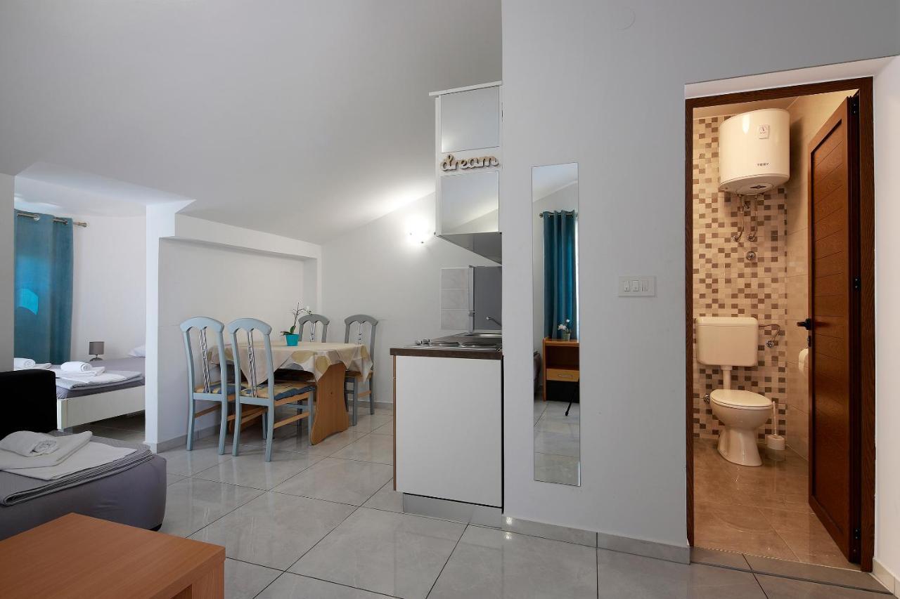 City Pool Apartments Novalja Exterior photo